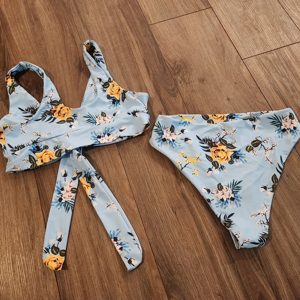 Light Blue Floral Bikini‎